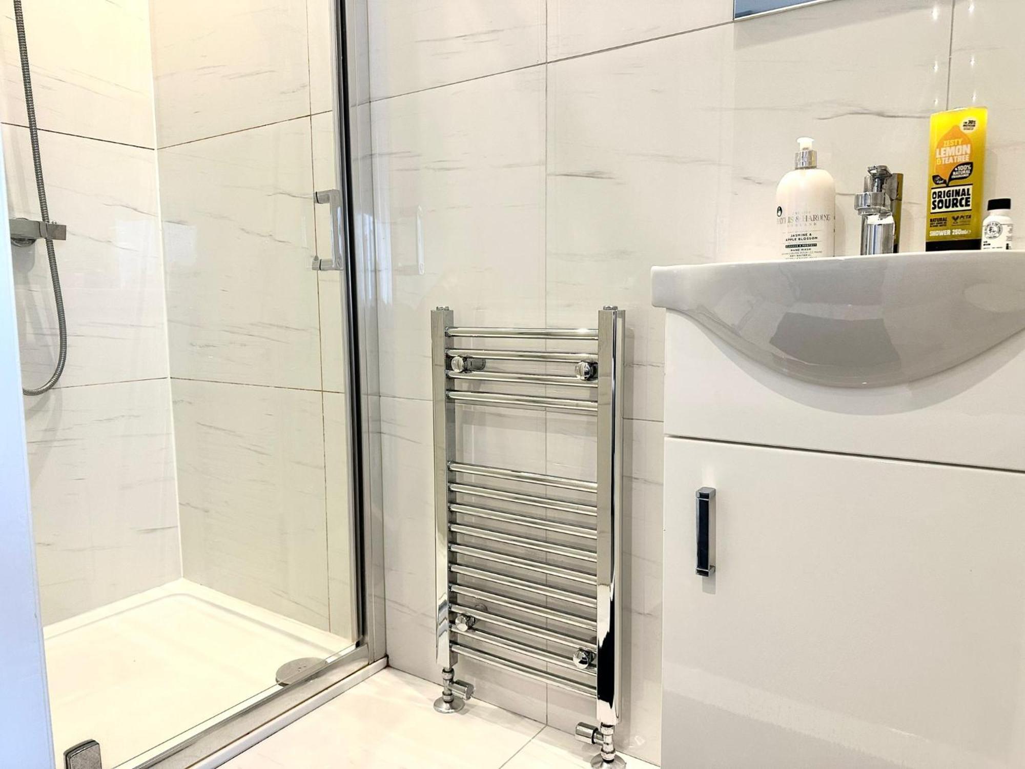Stylish Modern, Private Apartment,15 Mins To Central London Hendon Exterior foto